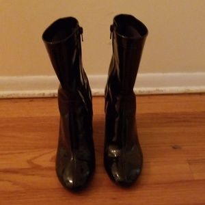 Kenneth Cole patent leather boots size 8